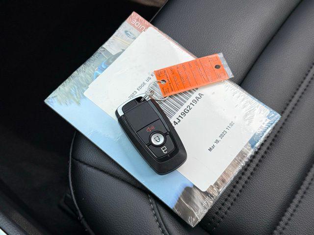 Photo of 2023 Oxford White Ford Edge