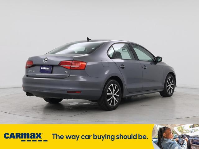 Photo of 2016 Gray Volkswagen Jetta