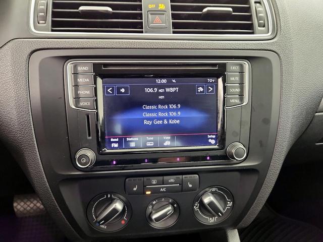 Photo of 2016 Gray Volkswagen Jetta
