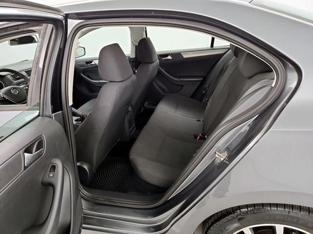 Photo of 2016 Gray Volkswagen Jetta