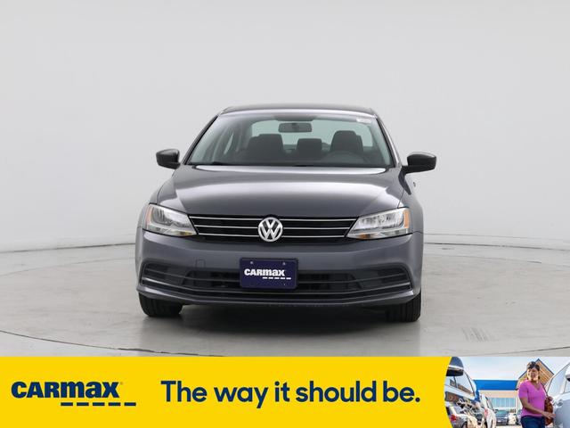 Photo of 2016 Gray Volkswagen Jetta