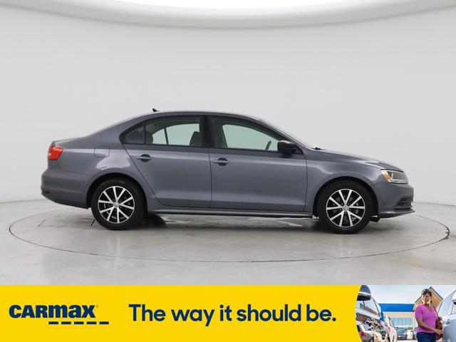 Photo of 2016 Gray Volkswagen Jetta