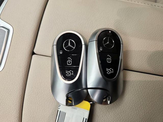 Photo of 2023 White Mercedes-Benz S-Class