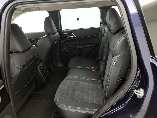Photo of 2023 Blue Mitsubishi Outlander