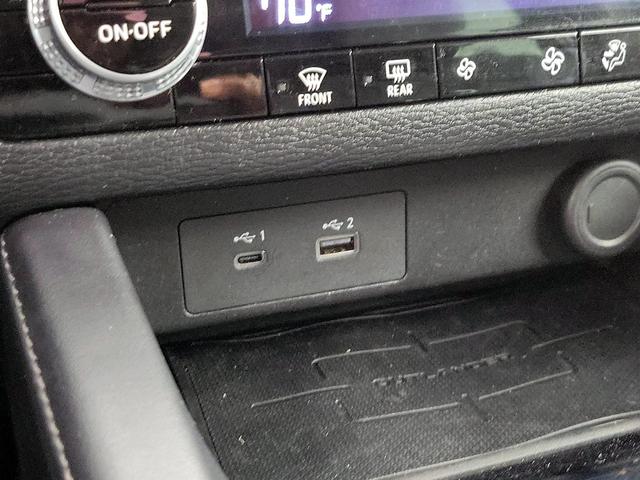 Photo of 2023 Blue Mitsubishi Outlander