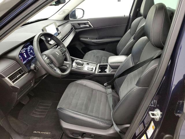 Photo of 2023 Blue Mitsubishi Outlander