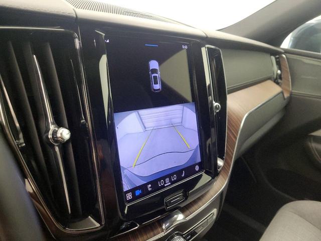 Photo of 2022 Blue Volvo XC60