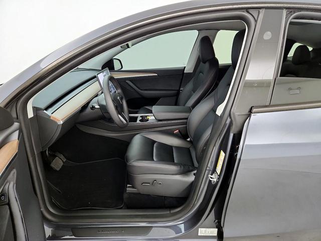 Photo of 2023 Gray Tesla Model Y