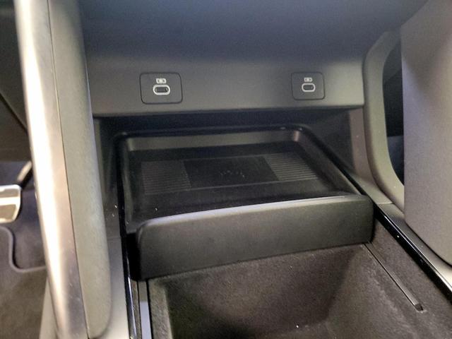 Photo of 2024 White Land Rover Discovery Sport
