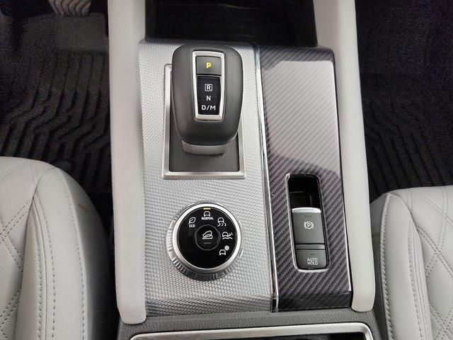 Photo of 2024 White Mitsubishi Outlander