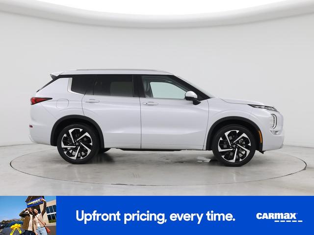 Photo of 2024 White Mitsubishi Outlander