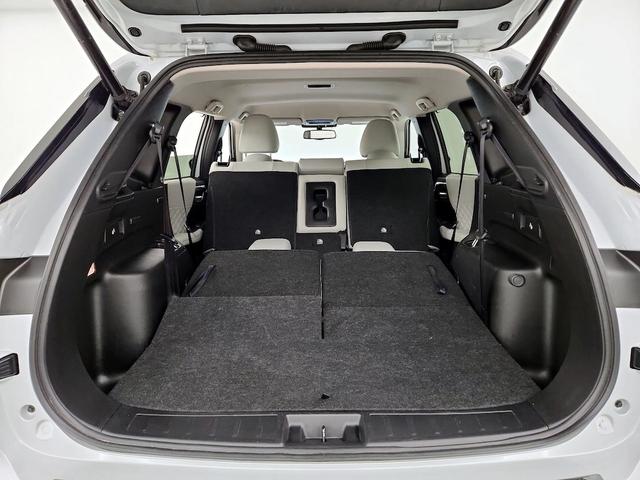 Photo of 2024 White Mitsubishi Outlander