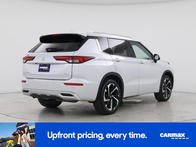 Photo of 2024 White Mitsubishi Outlander