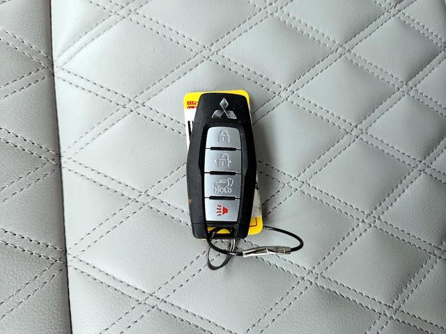 Photo of 2024 White Mitsubishi Outlander