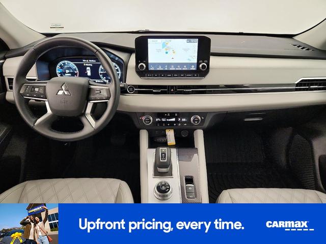 Photo of 2024 White Mitsubishi Outlander