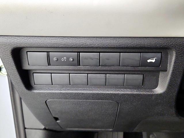 Photo of 2024 White Mitsubishi Outlander