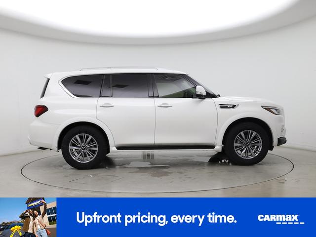 Photo of 2022 White INFINITI QX80