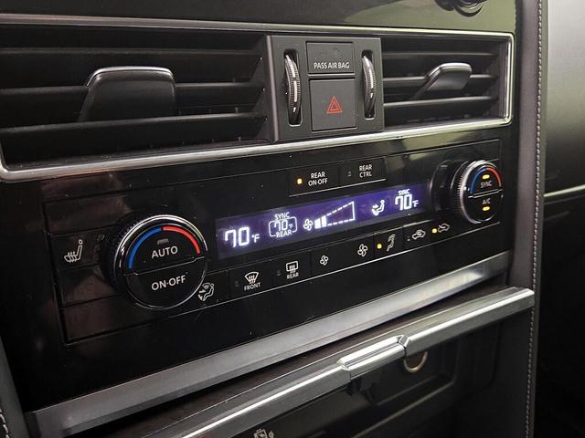 Photo of 2022 White INFINITI QX80