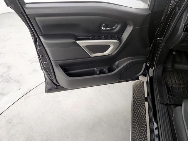 Photo of 2018 Black Nissan Titan