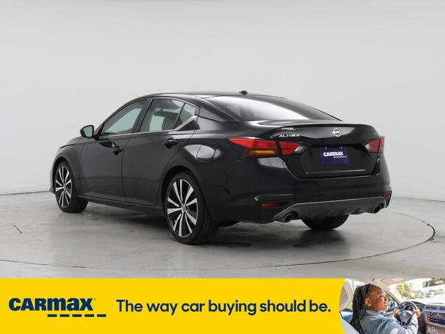 Photo of 2019 Black Nissan Altima