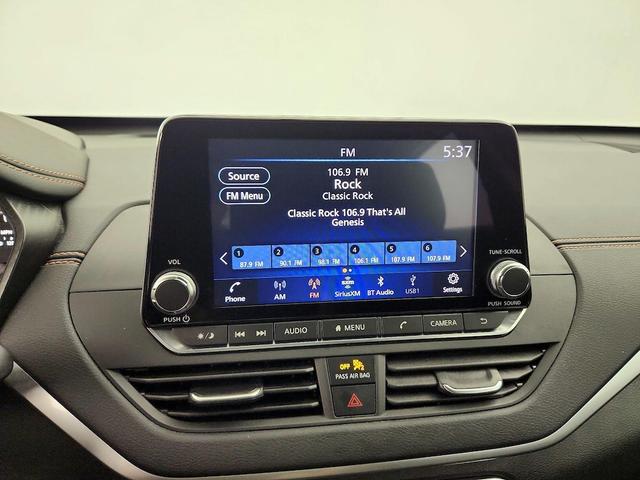 Photo of 2019 Black Nissan Altima