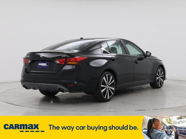 Photo of 2019 Black Nissan Altima