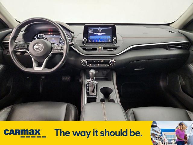 Photo of 2019 Black Nissan Altima