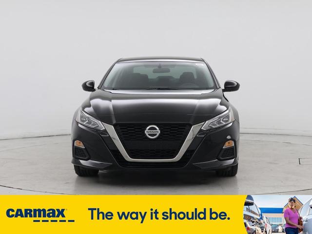 Photo of 2019 Black Nissan Altima