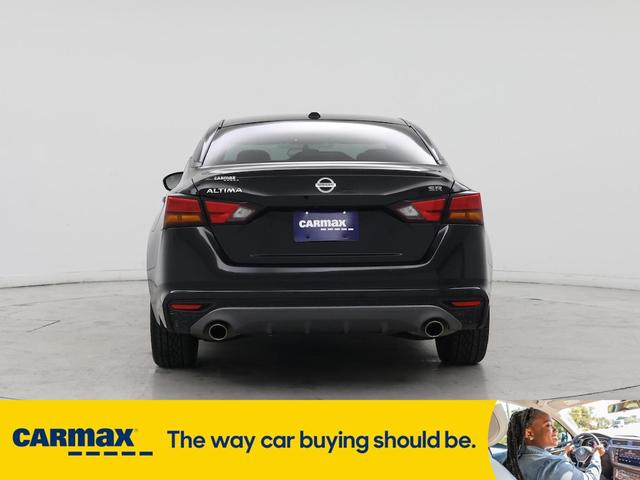 Photo of 2019 Black Nissan Altima