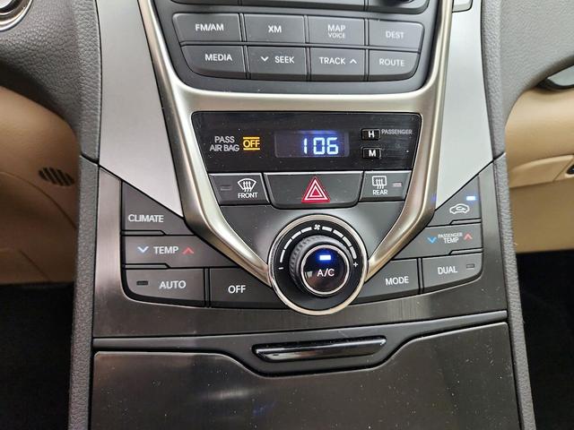 Photo of 2014 White Hyundai Azera