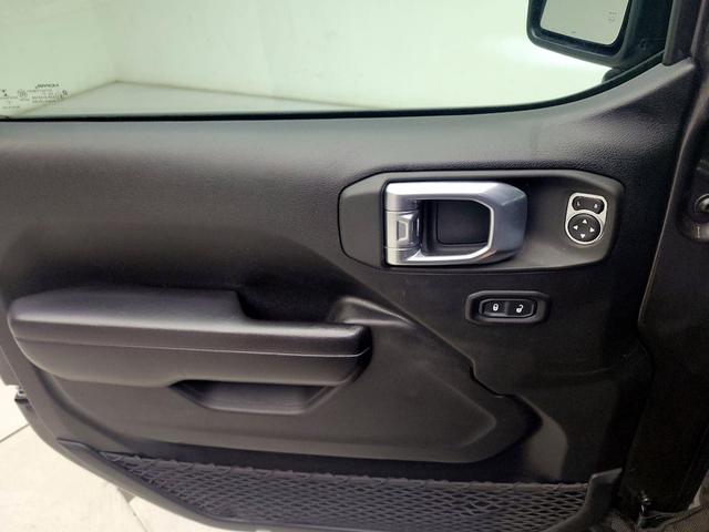 Photo of 2021 Gray Jeep Wrangler