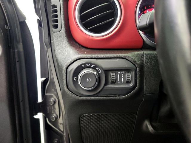 Photo of 2021 Gray Jeep Wrangler
