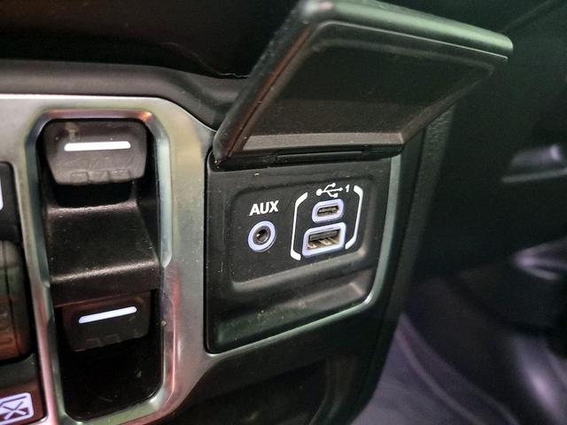 Photo of 2021 Gray Jeep Wrangler