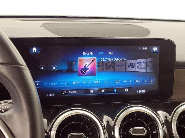 Photo of 2022 White Mercedes-Benz GLB 250