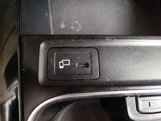 Photo of 2022 White Mercedes-Benz GLB 250