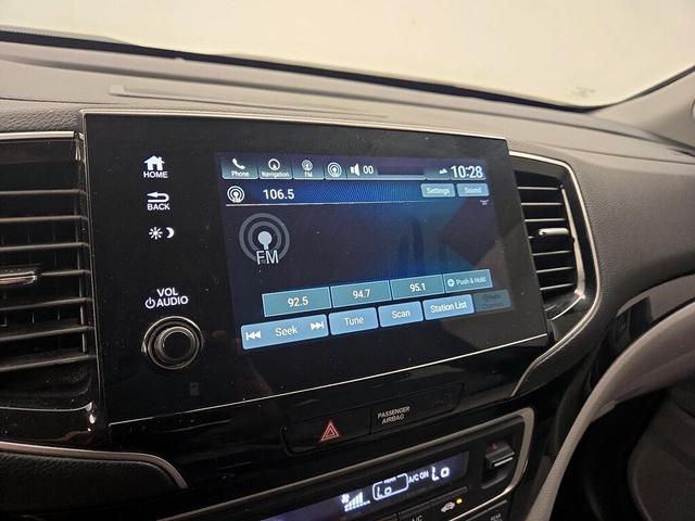 Photo of 2019 Gray Honda Pilot