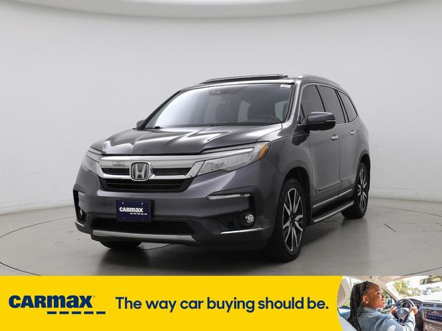 Photo of 2019 Gray Honda Pilot