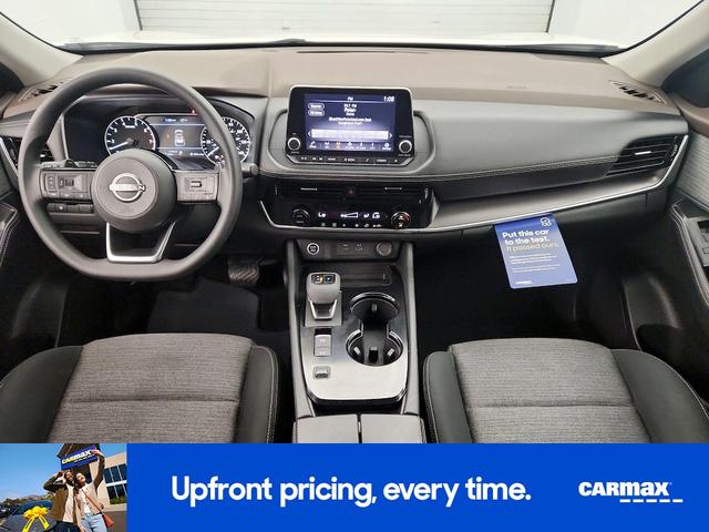 Photo of 2023 White Nissan Rogue