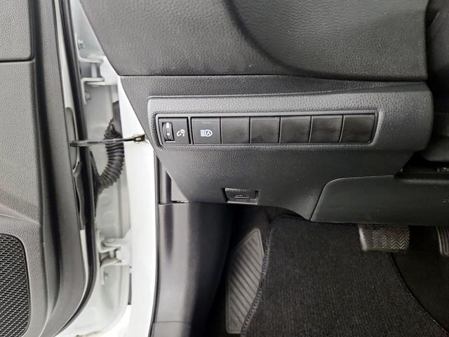 Photo of 2022 White Toyota Corolla