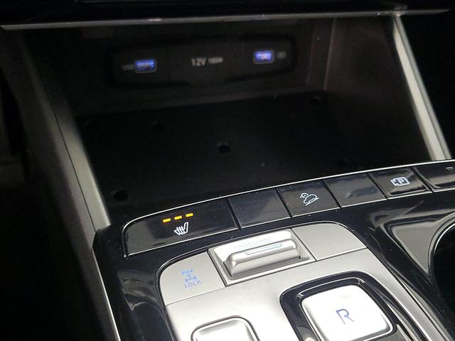 Photo of 2022 White Hyundai TUCSON Hybrid