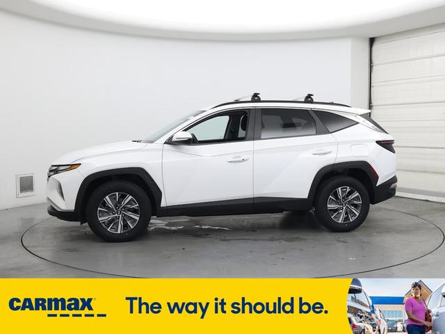 Photo of 2022 White Hyundai TUCSON Hybrid