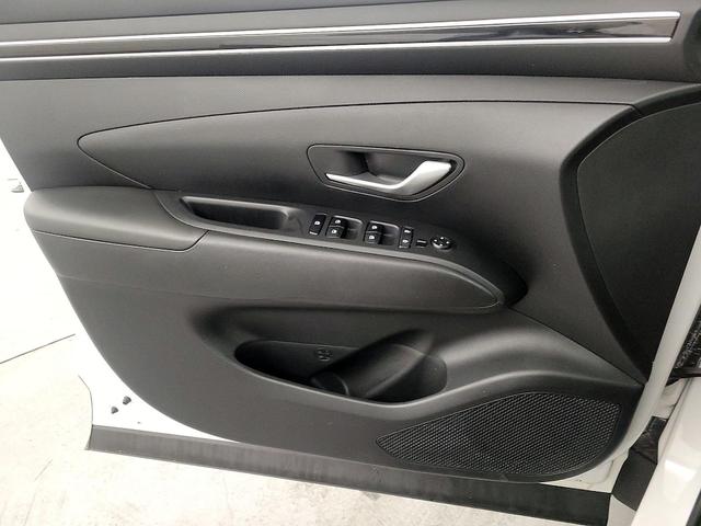 Photo of 2022 White Hyundai TUCSON Hybrid