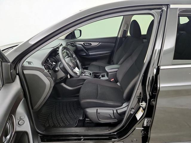 Photo of 2020 Black Nissan Rogue Sport