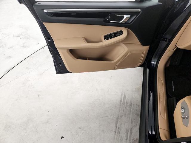 Photo of 2021 Blue Porsche Macan