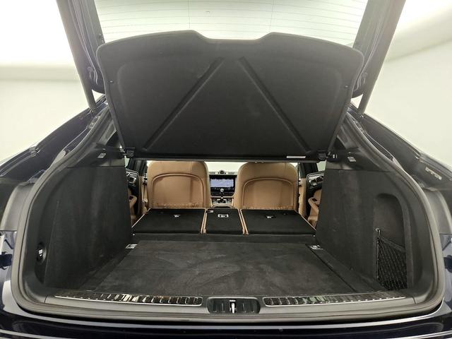 Photo of 2021 Blue Porsche Macan