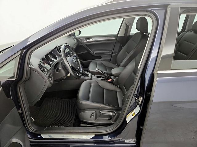 Photo of 2017 Blue Volkswagen Golf Alltrack