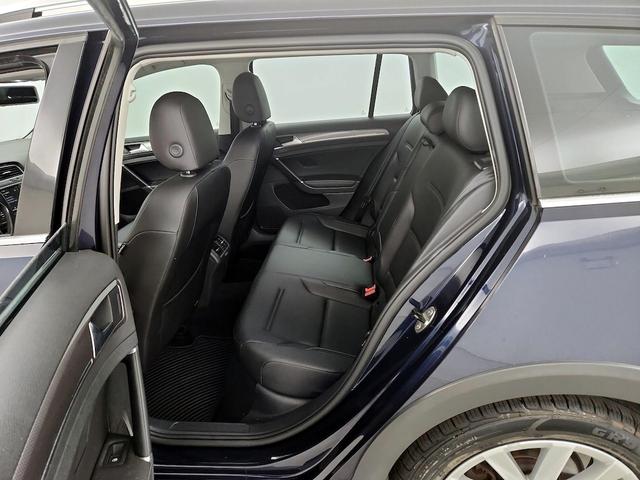 Photo of 2017 Blue Volkswagen Golf Alltrack