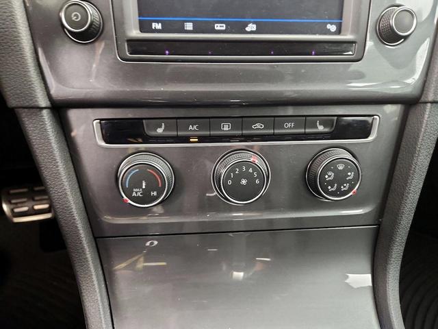 Photo of 2017 Blue Volkswagen Golf Alltrack