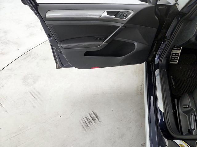 Photo of 2017 Blue Volkswagen Golf Alltrack