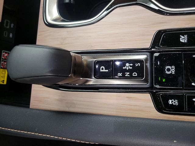 Photo of 2025 White Lexus RX 350h